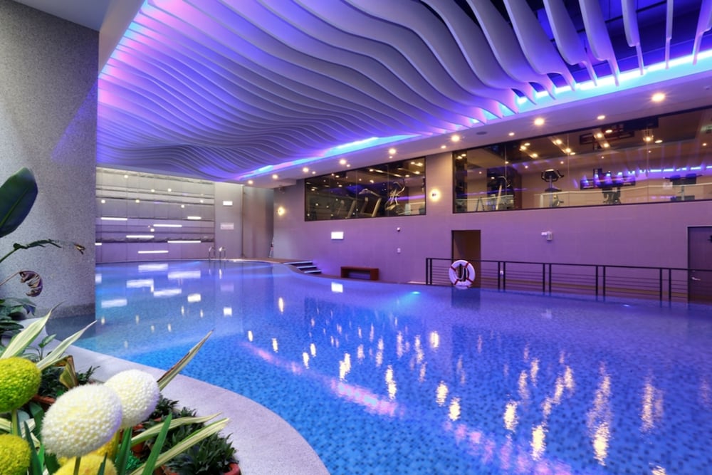 golden tulip aesthetics