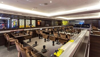 golden tulip aesthetics