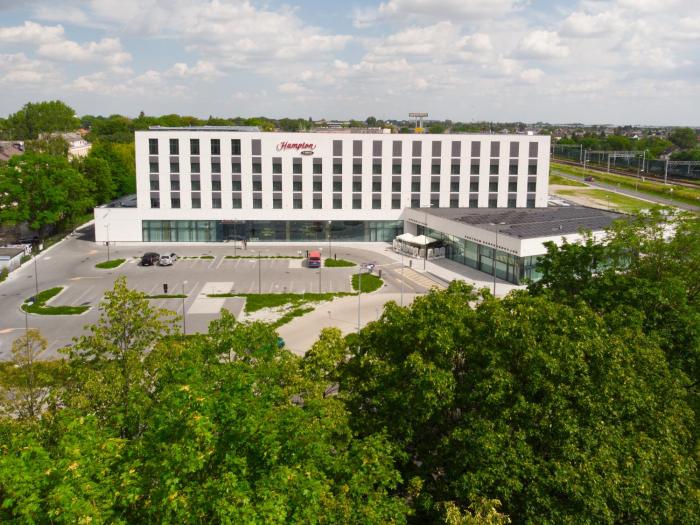 hampton by hilton poznan swarzedz