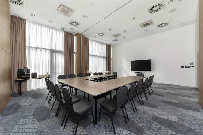 hampton by hilton poznan swarzedz