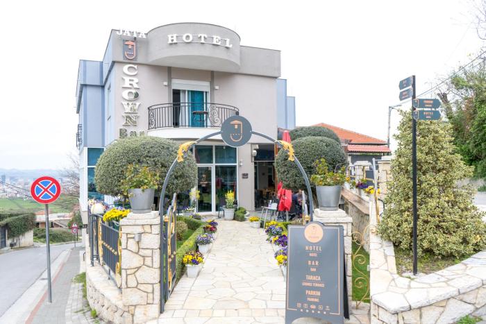 jata crown hotel