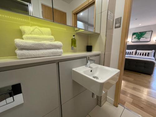quay apartments manchester