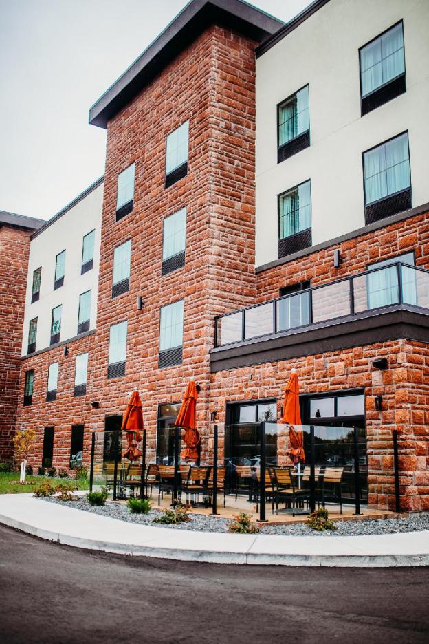 cobblestone hotel and suites international falls