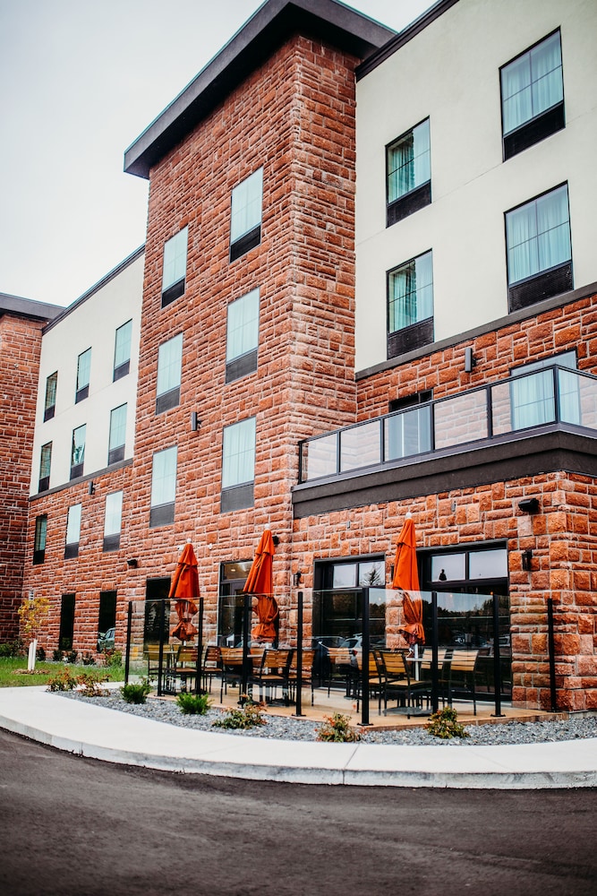cobblestone hotel and suites international falls