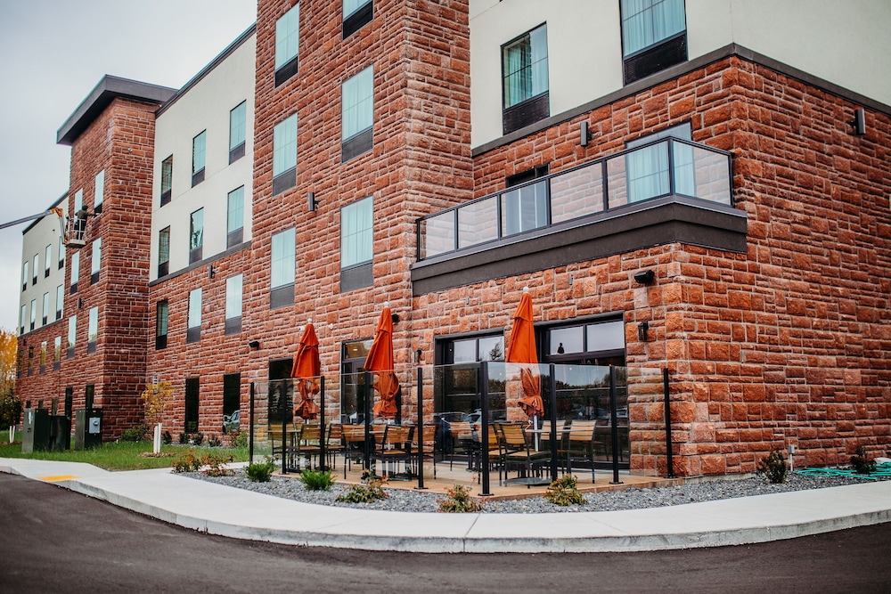 cobblestone hotel and suites international falls