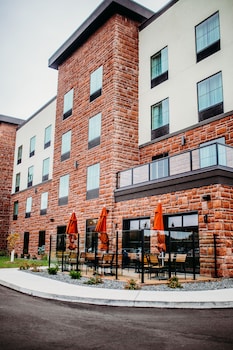 cobblestone hotel and suites international falls