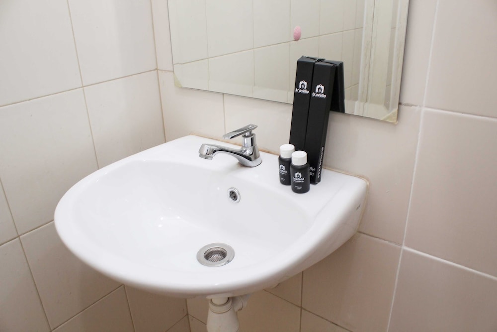 nice and elegant studio at riverview jababeka apartment