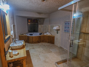 kalsedon cave suites