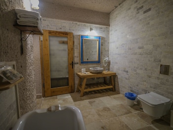 kalsedon cave suites