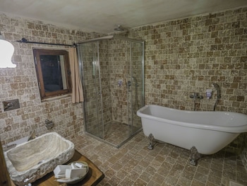 kalsedon cave suites