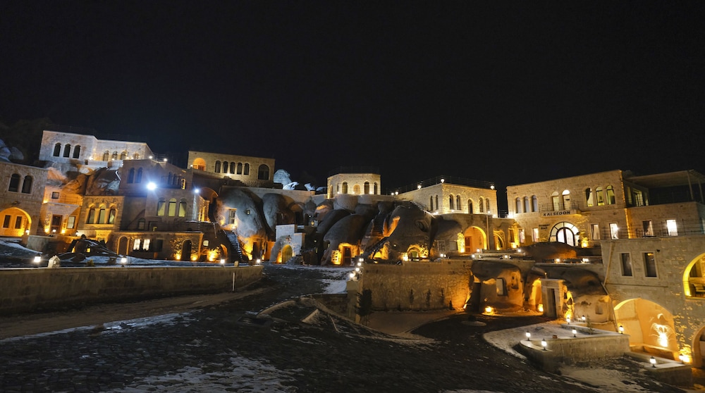 kalsedon cave suites