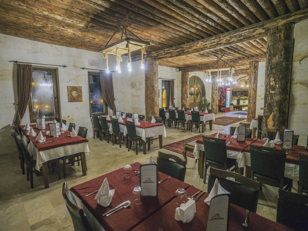 kalsedon cave suites