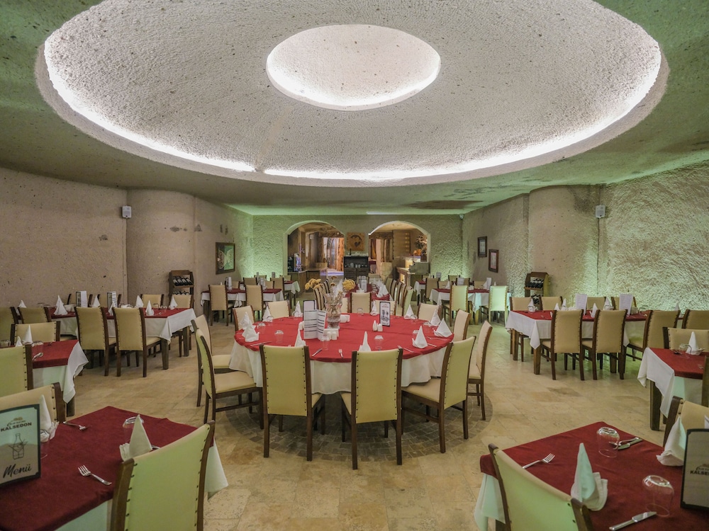 kalsedon cave suites