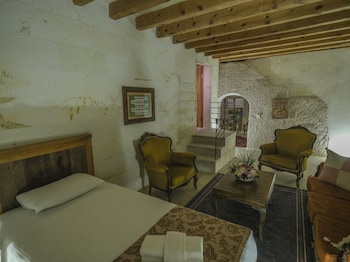 kalsedon cave suites