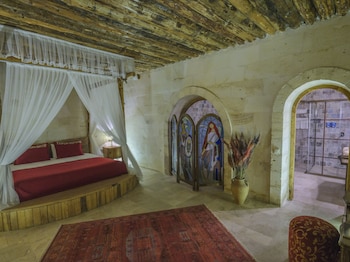 kalsedon cave suites