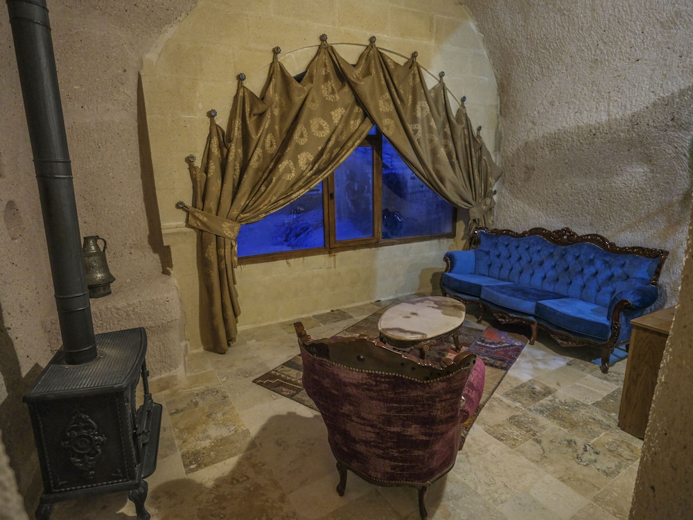 kalsedon cave suites