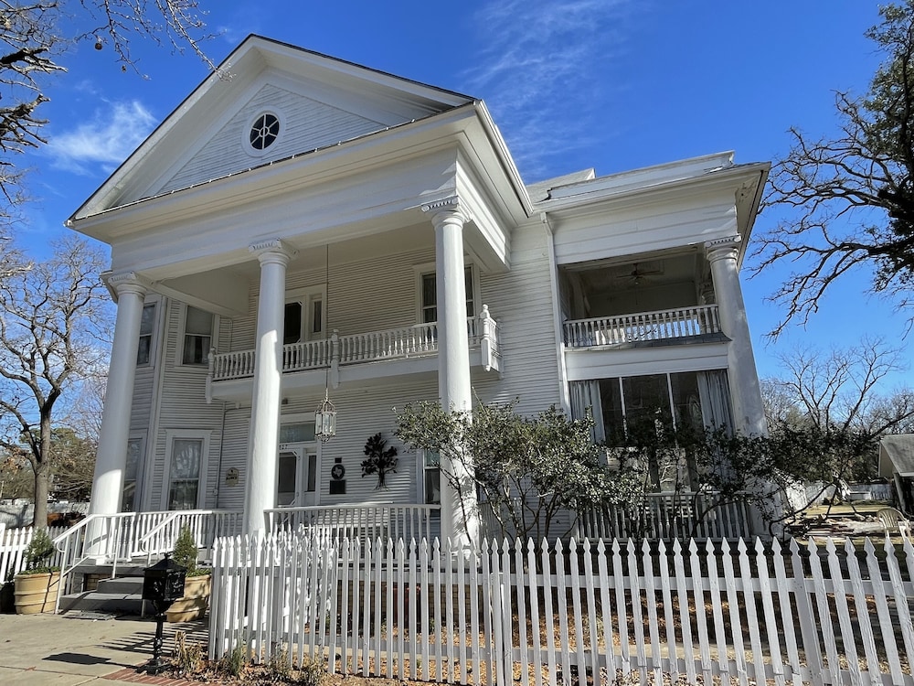 Oaklea Mansion Bed And Breakfast