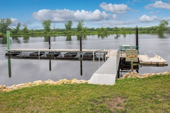 Big River Escape Riverside Cabins,,3 star