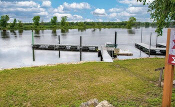 big river escape riverside cabins