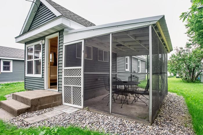 big river escape riverside cabins