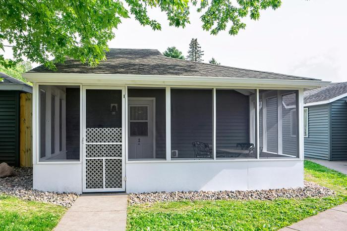 big river escape riverside cabins