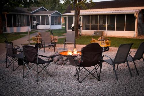 big river escape riverside cabins