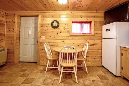 big river escape riverside cabins