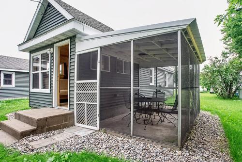 big river escape riverside cabins