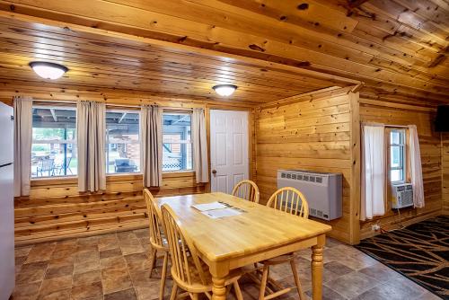 big river escape riverside cabins