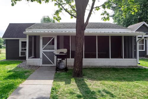 big river escape riverside cabins