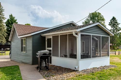 big river escape riverside cabins