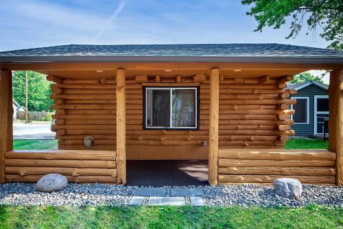 big river escape riverside cabins