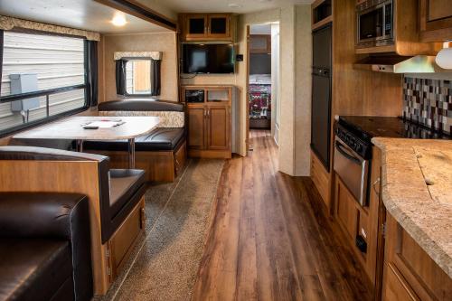 big river escape riverside cabins