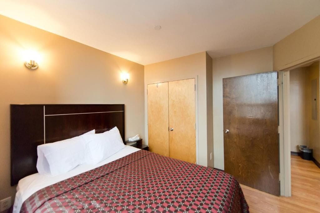 super lake hotel