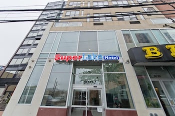 super lake hotel