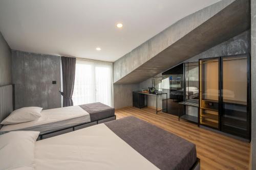 continental airport hotel