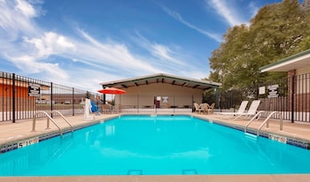 Super 8 By Wyndham Siloam Springs,Bentonville - Fayetteville>>Benton,2 star