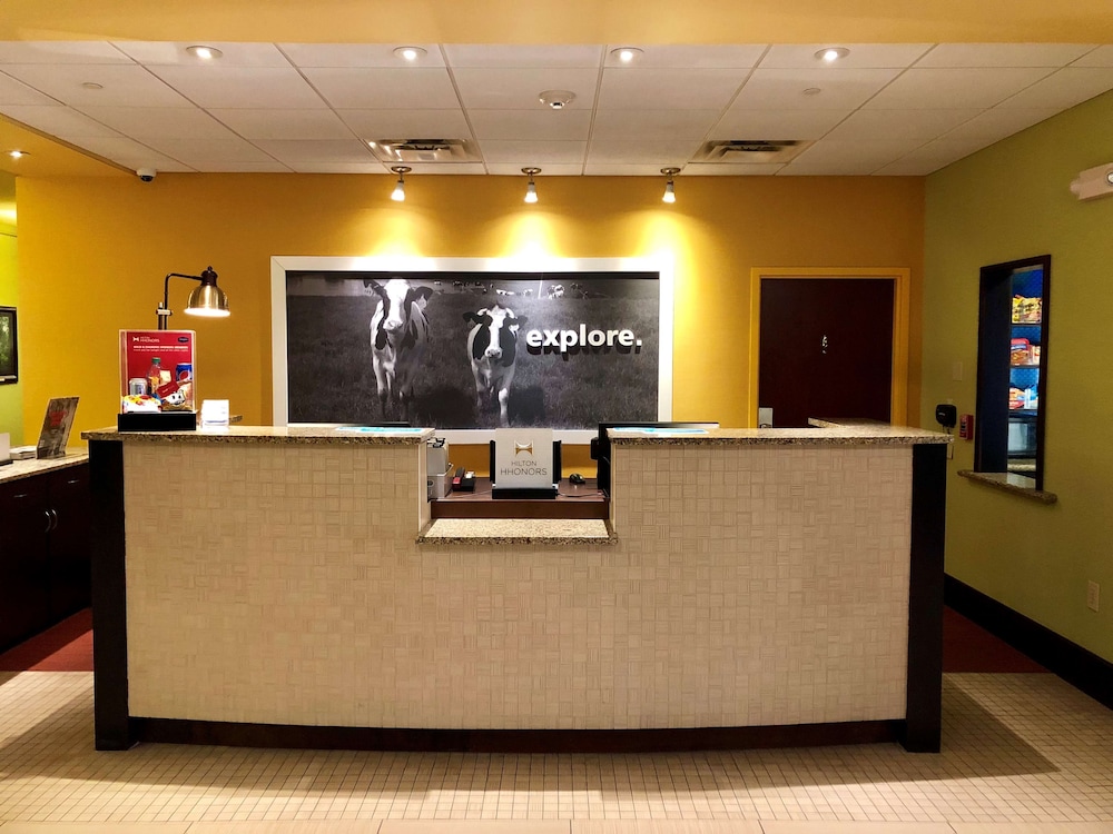 hampton inn and suites woodstock va