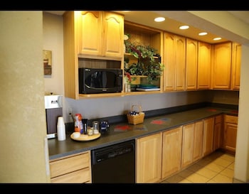 Americas Best Value Inn & Suites Bluffton,Bluffton>>Allen County,2 star