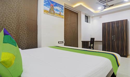 Itsy Hotels J A Royal Suites Manikonda,Telangana>>Hyderabad,3 star