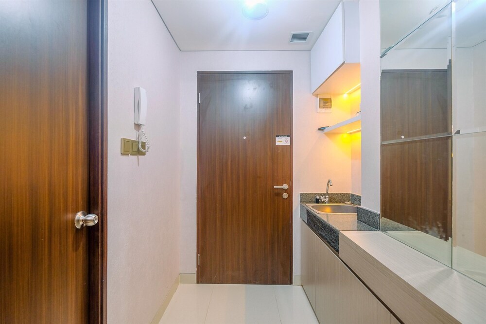 nice and comfy studio apartment at transpark cibubur