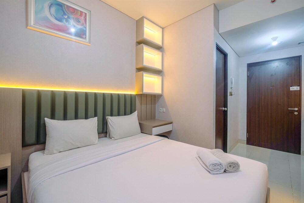 nice and comfy studio apartment at transpark cibubur