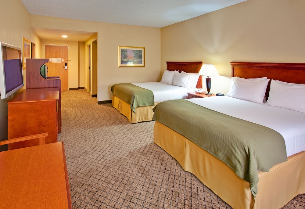 holiday inn express and suites greenwood by ihg