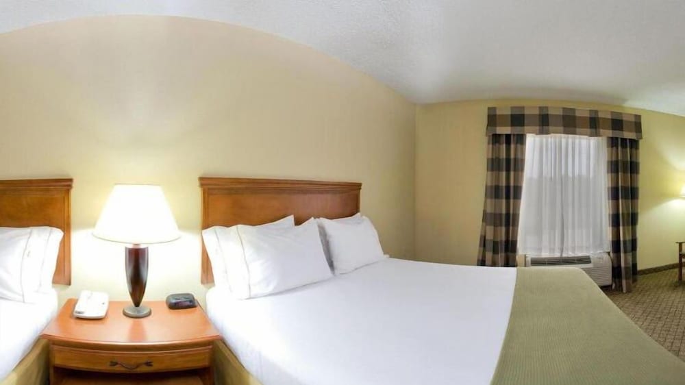 holiday inn express and suites greenwood by ihg