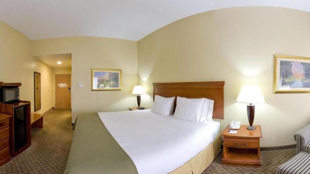 holiday inn express and suites greenwood by ihg
