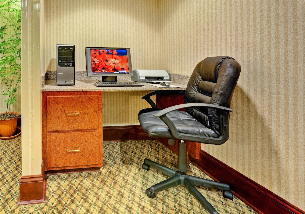 holiday inn express and suites greenwood by ihg