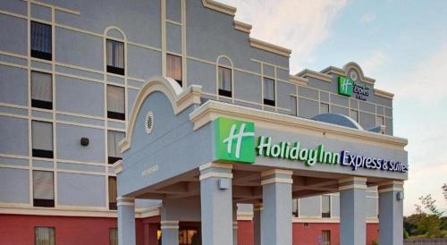 holiday inn express and suites greenwood by ihg