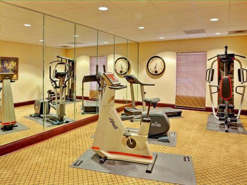 holiday inn express and suites greenwood by ihg