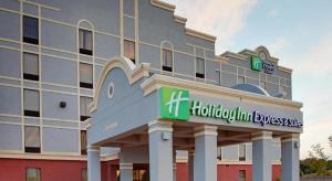 holiday inn express and suites greenwood by ihg