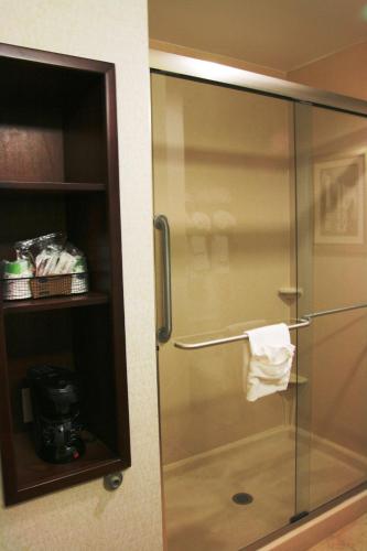 hampton inn and suites west point